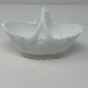 Fenton White Milk Glass Daisy & Button Split Twig Handle Basket Oval